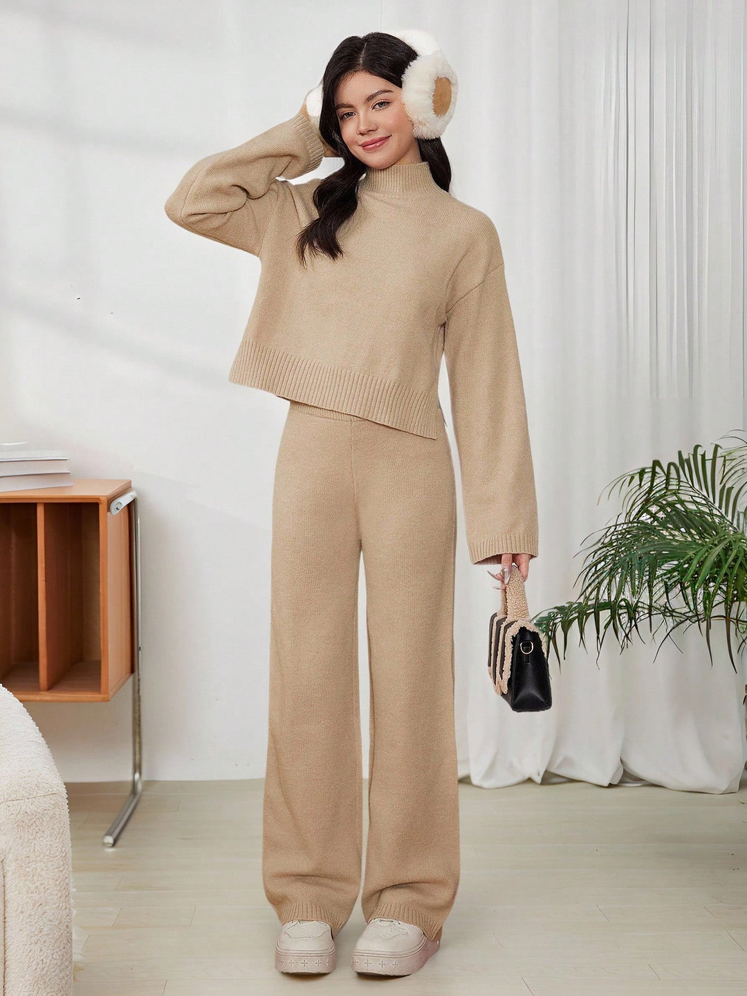 Set din două piese tricou și pantaloni SHEIN, kaki