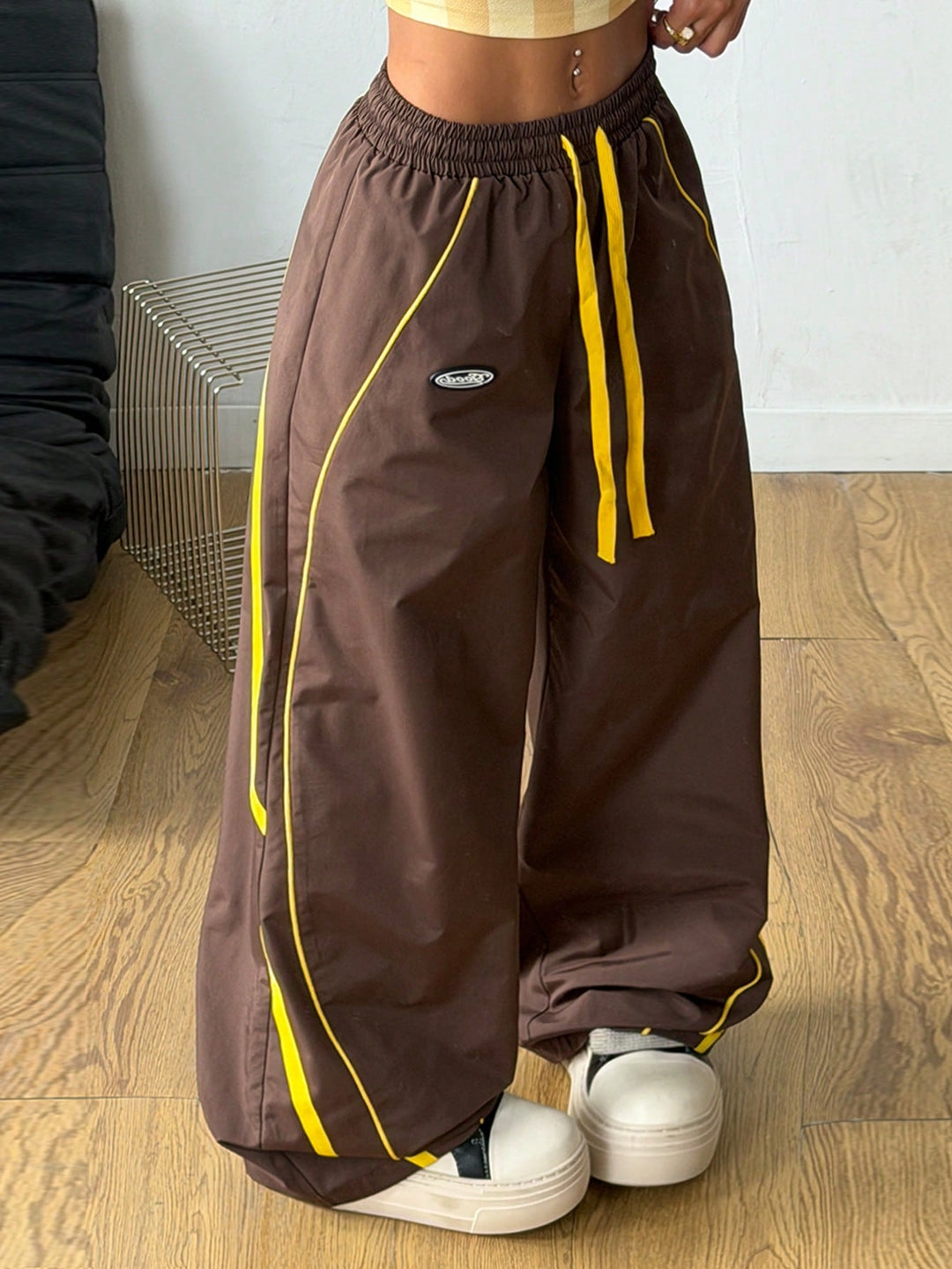 Pantaloni SHEIN, maro