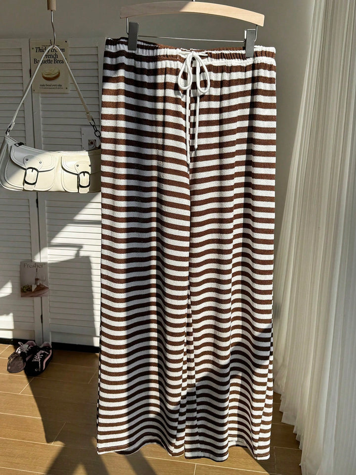 Pantaloni SHEIN, maro
