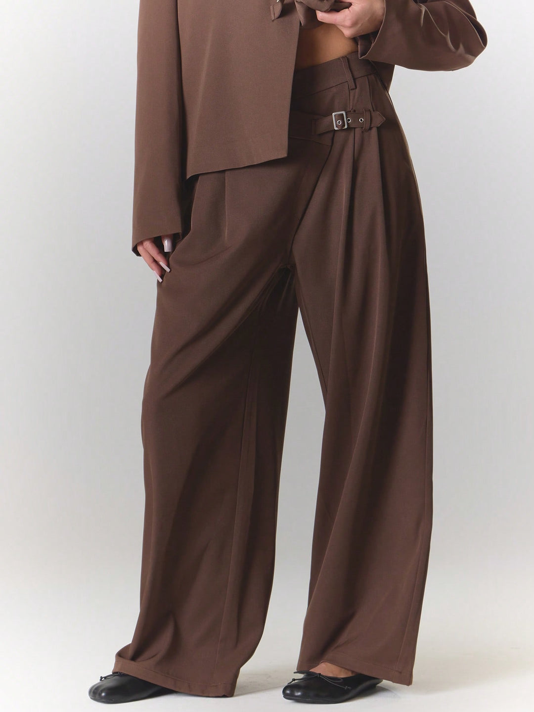 Pantalon SHEIN, maro