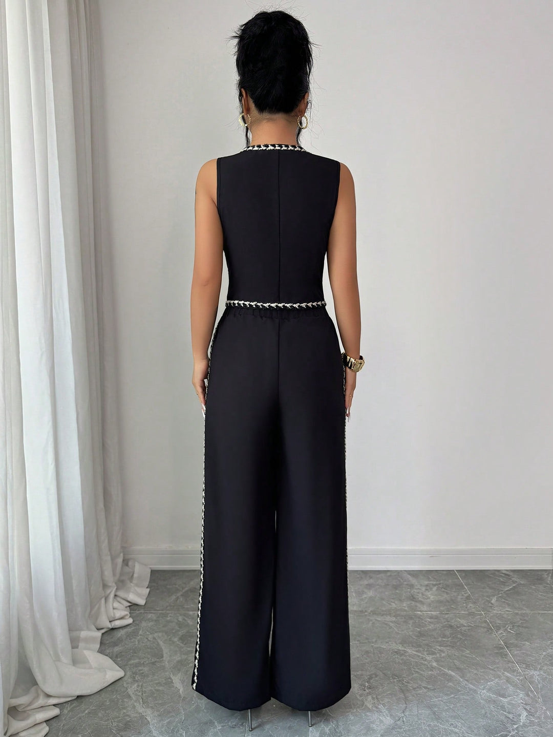 SHEIN együttes, fekete