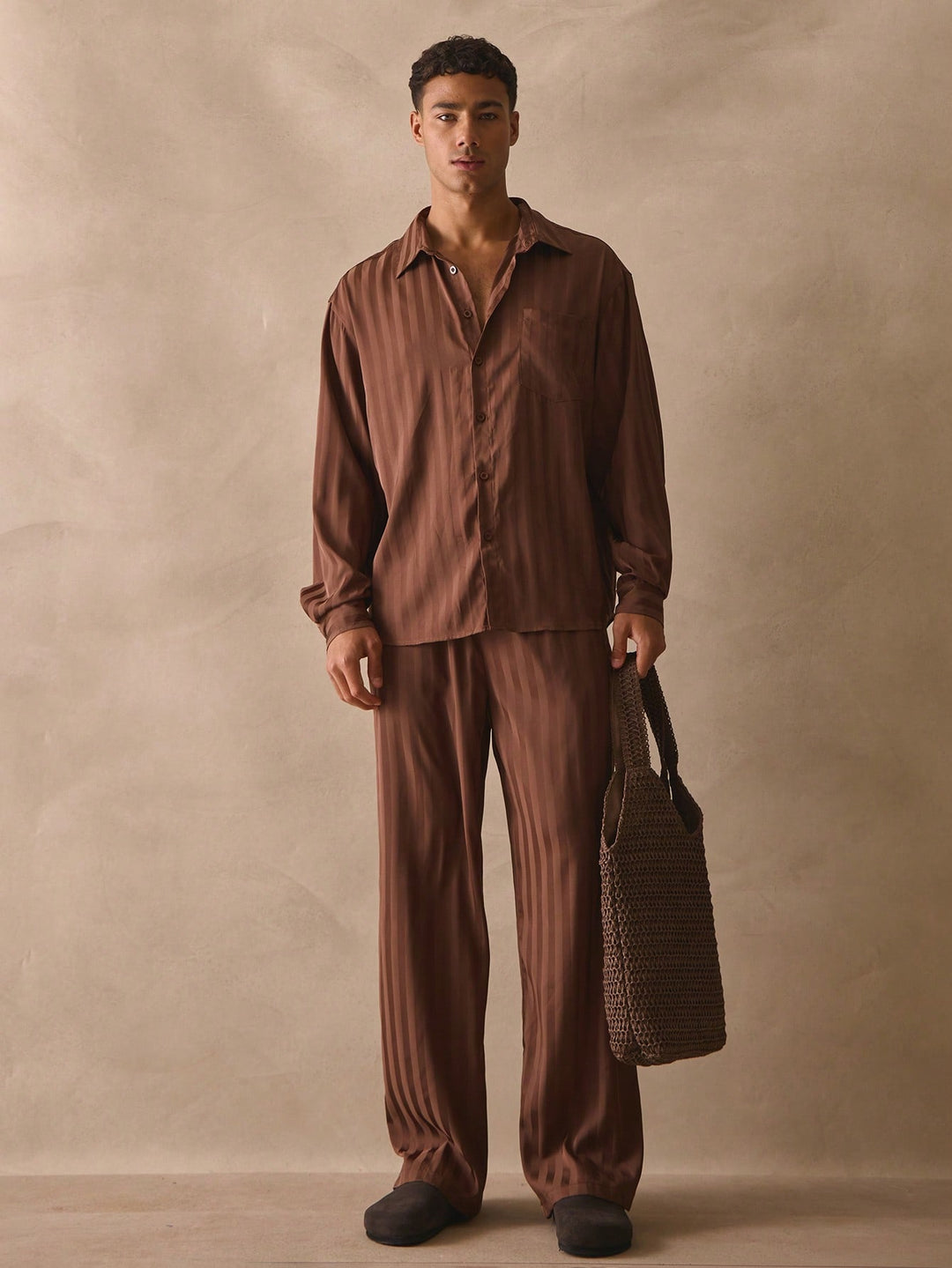 Pantalon SHEIN, maro