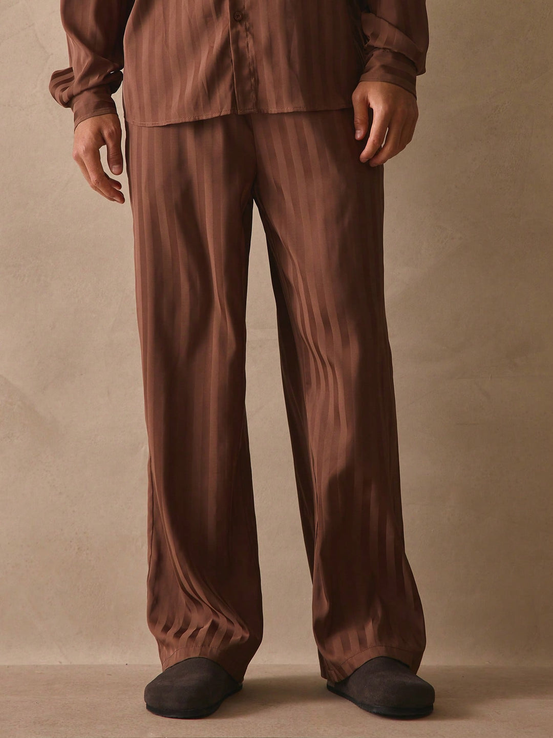Pantalon SHEIN, maro