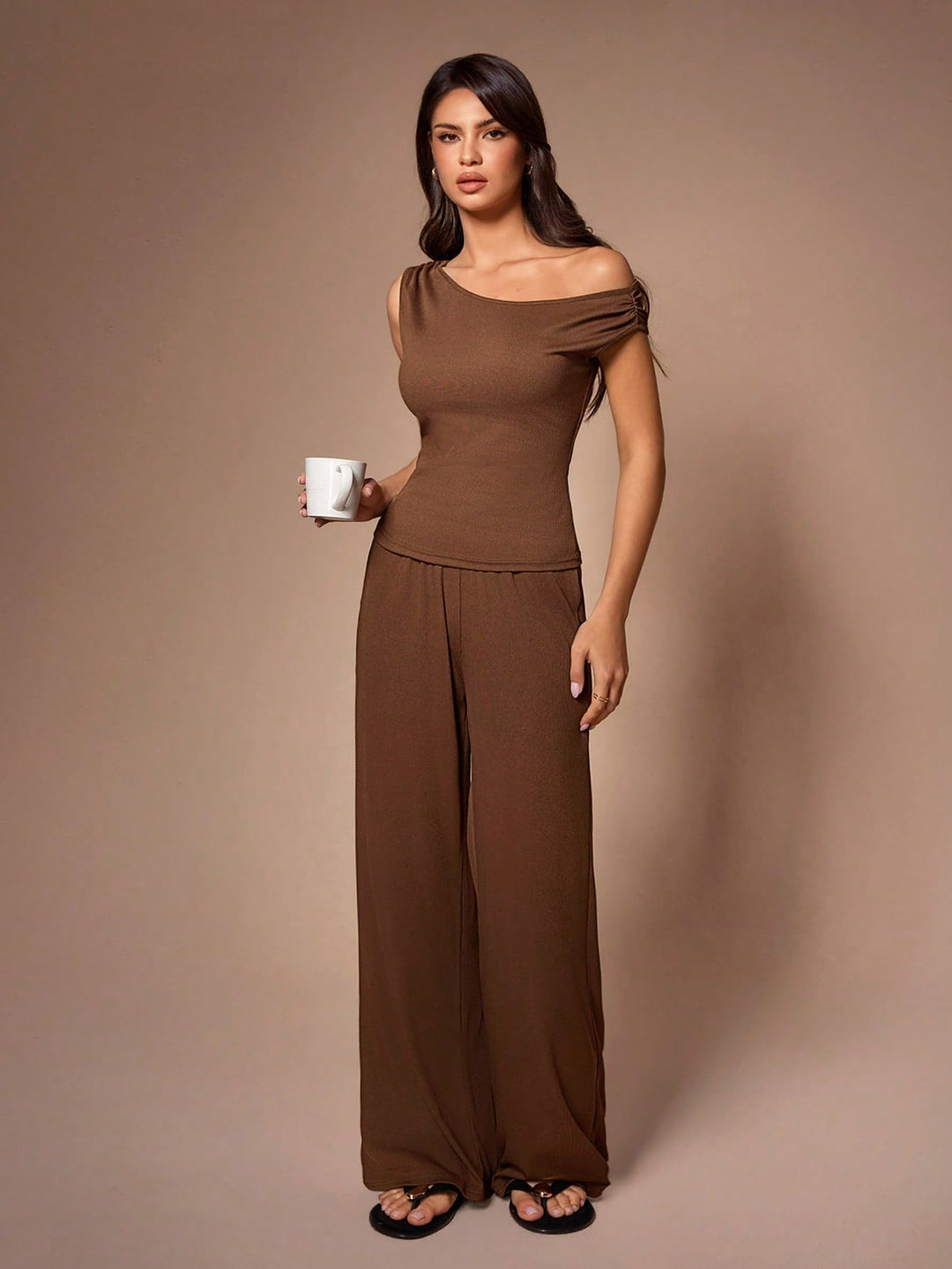Compleu pijamale SHEIN, maro