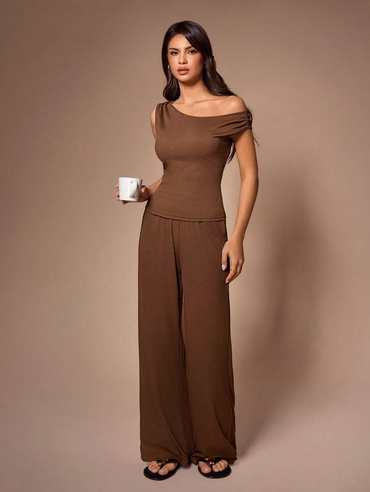 Compleu pijamale SHEIN, maro