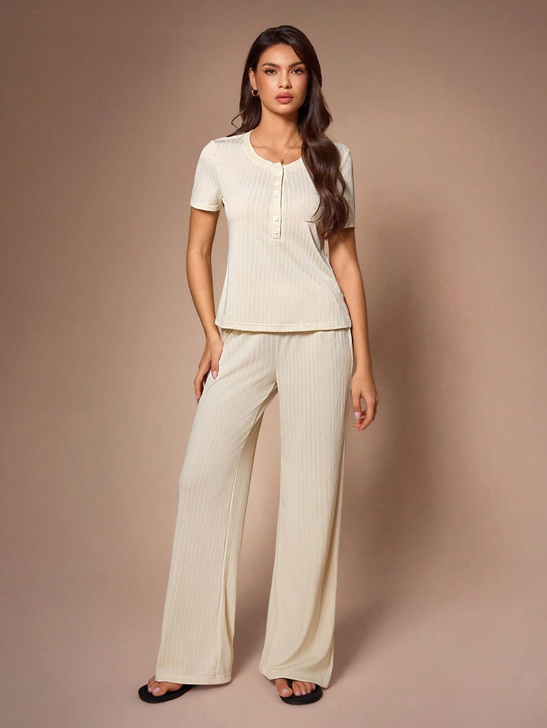 Set pijamale SHEIN, bej