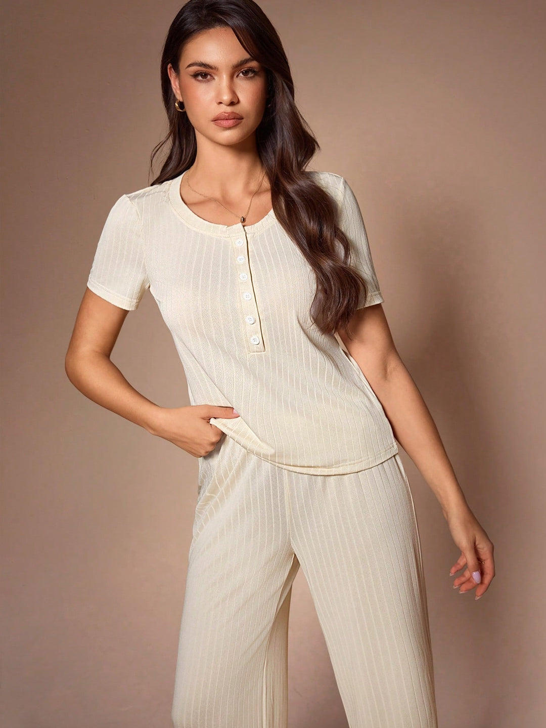 Set pijamale SHEIN, bej