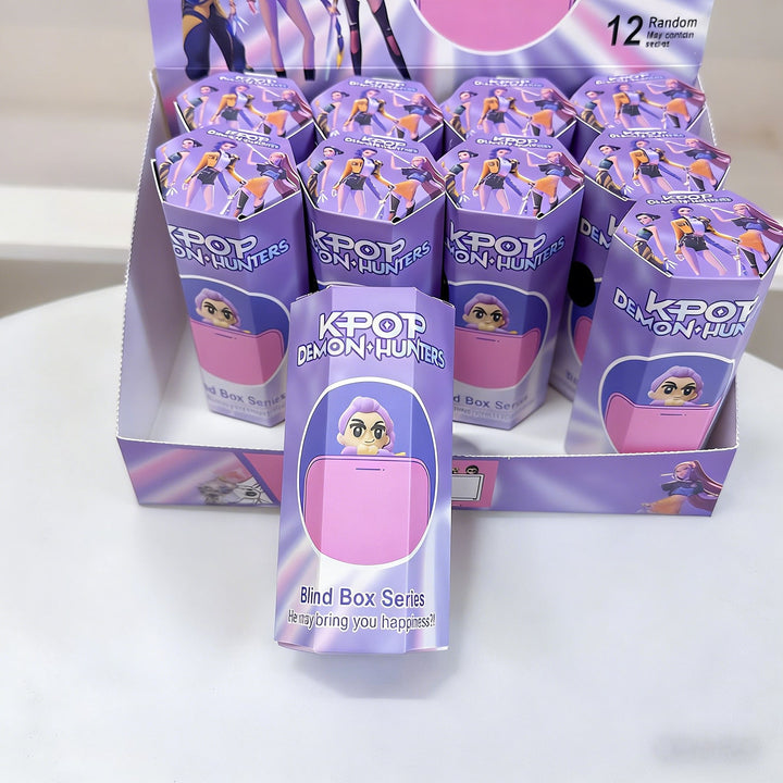 SHEIN meglepetés gyűjtői figura, vegyes színek