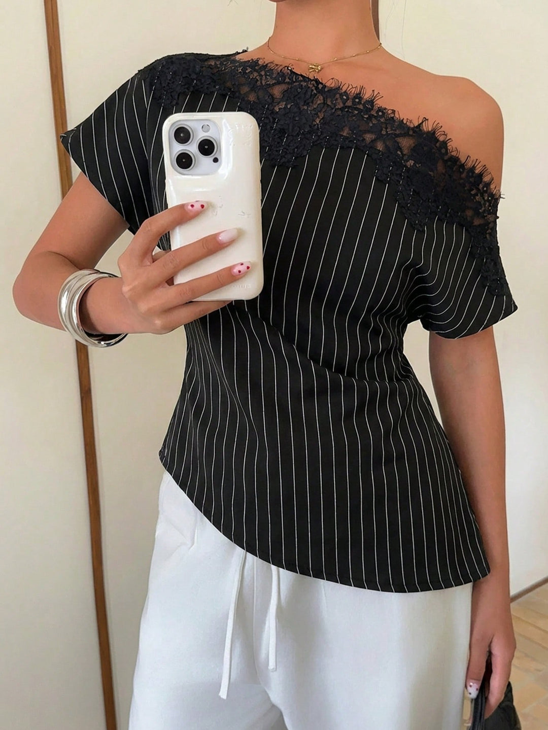 Top cu dantelă asimetric SHEIN, negru