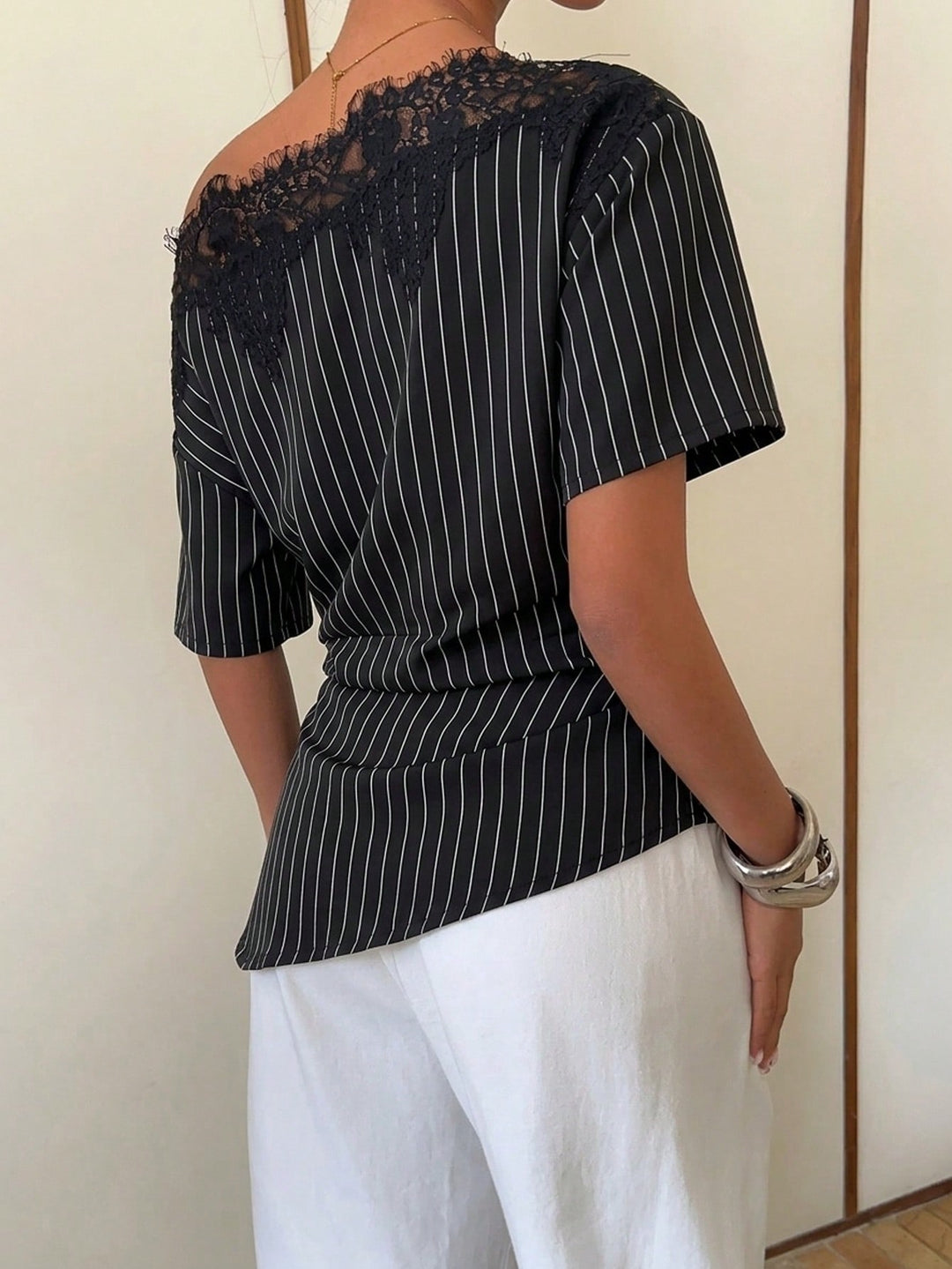 Top cu dantelă asimetric SHEIN, negru