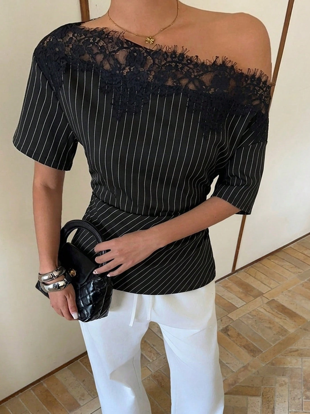 Top cu dantelă asimetric SHEIN, negru
