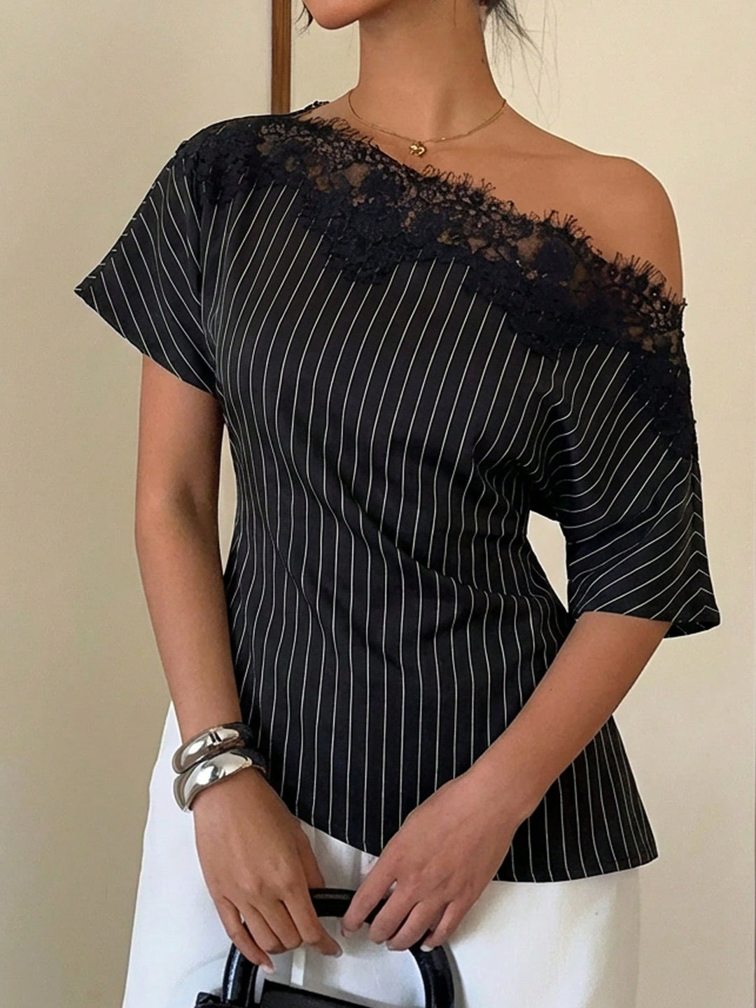 Top cu dantelă asimetric SHEIN, negru