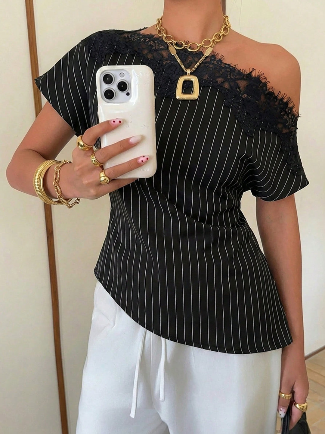 Top cu dantelă asimetric SHEIN, negru