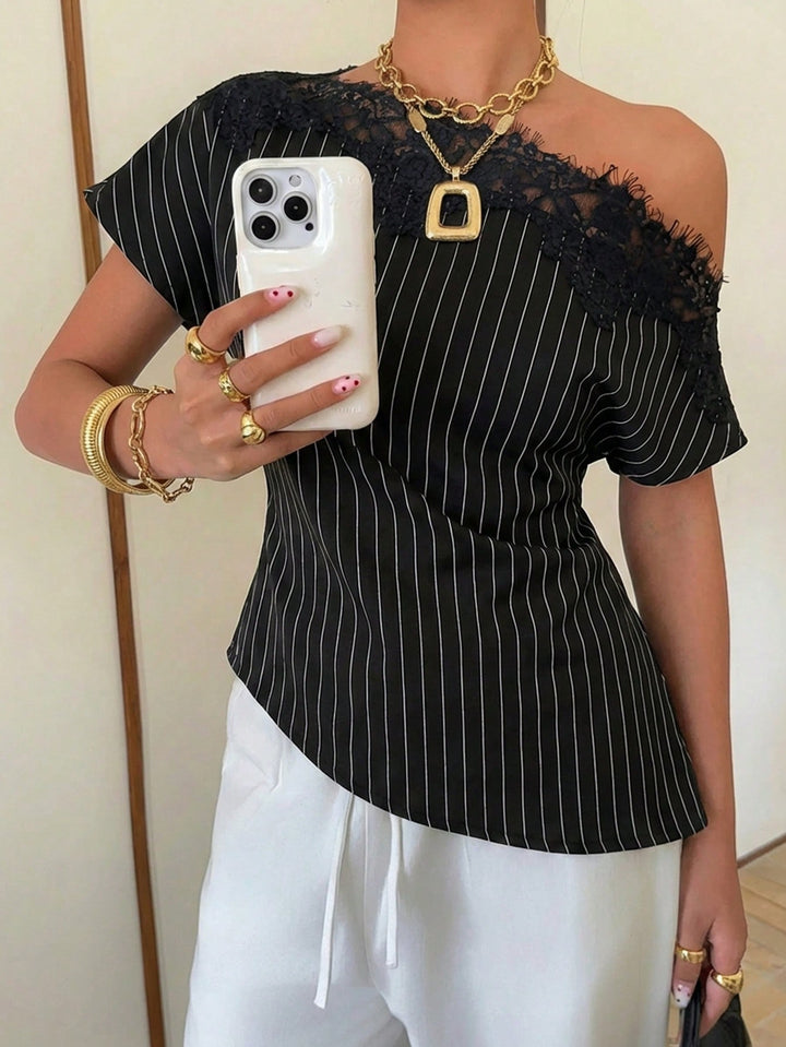 Top cu dantelă asimetric SHEIN, negru
