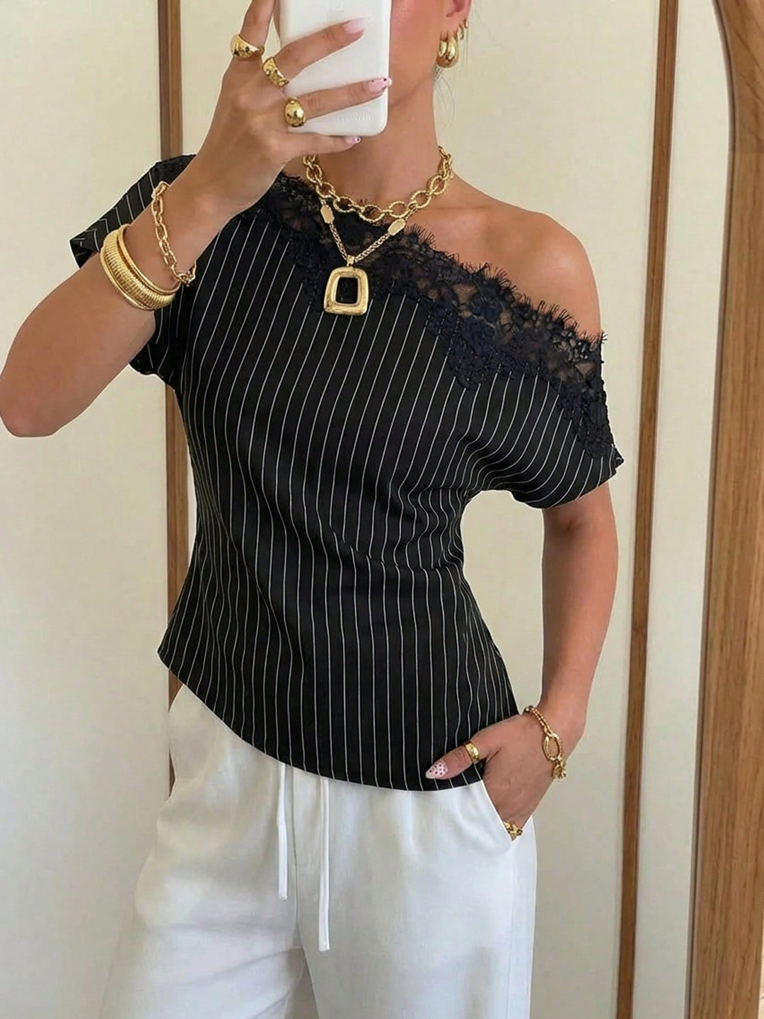 Top cu dantelă asimetric SHEIN, negru