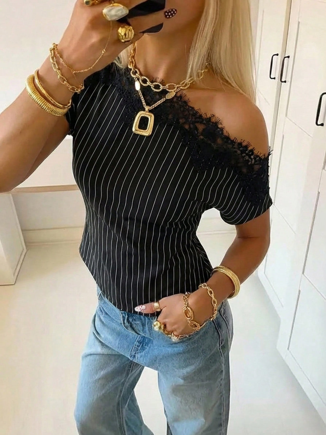 Top cu dantelă asimetric SHEIN, negru