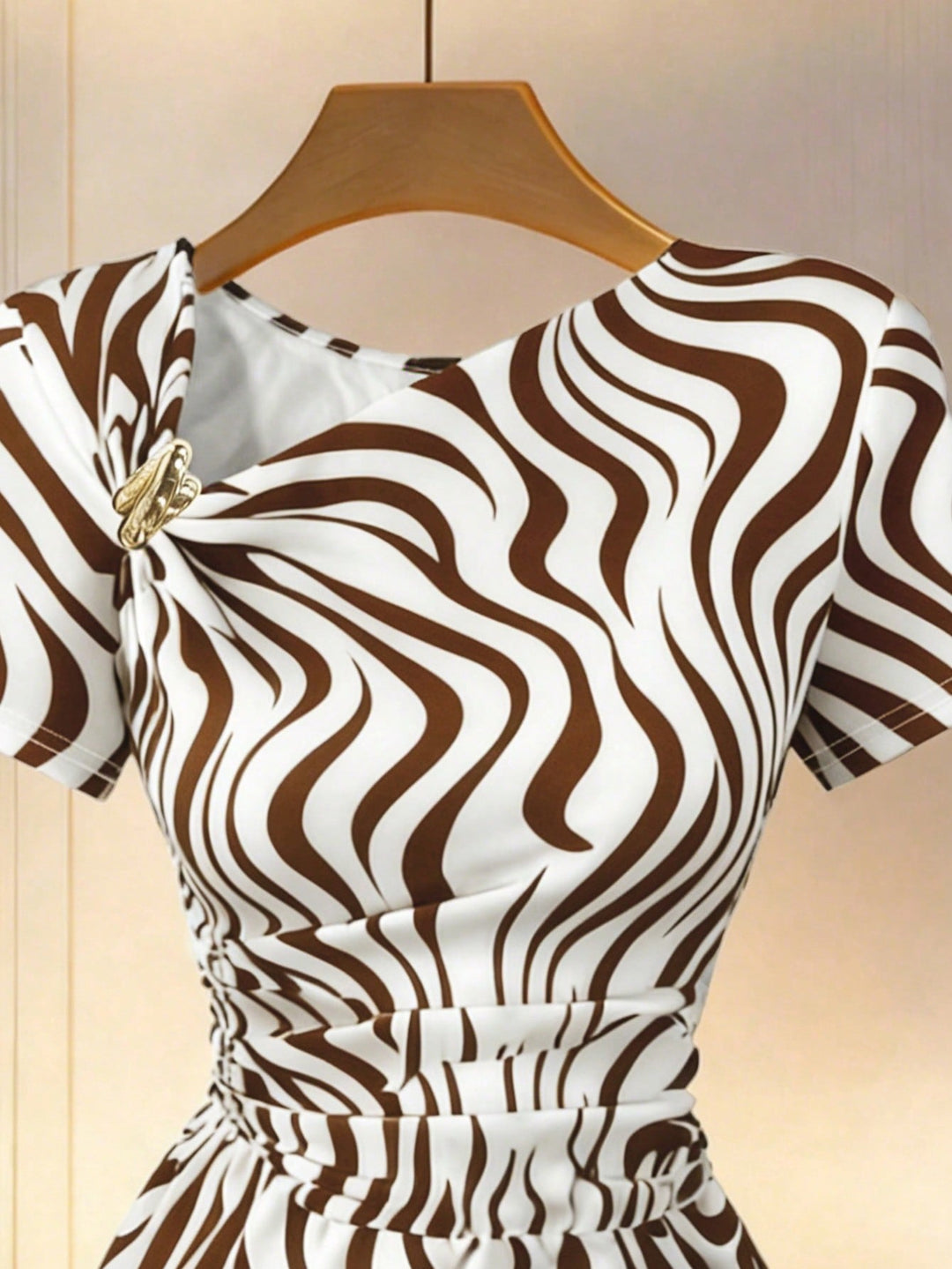 Tricou SHEIN, maro