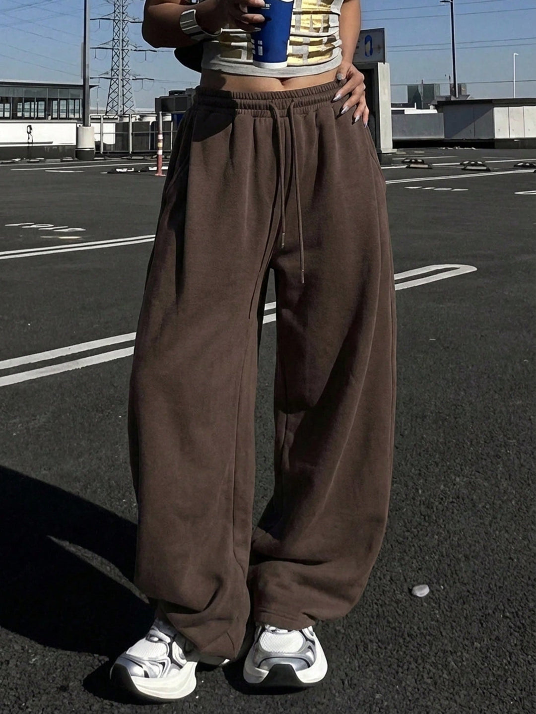 Pantaloni SHEIN, maro
