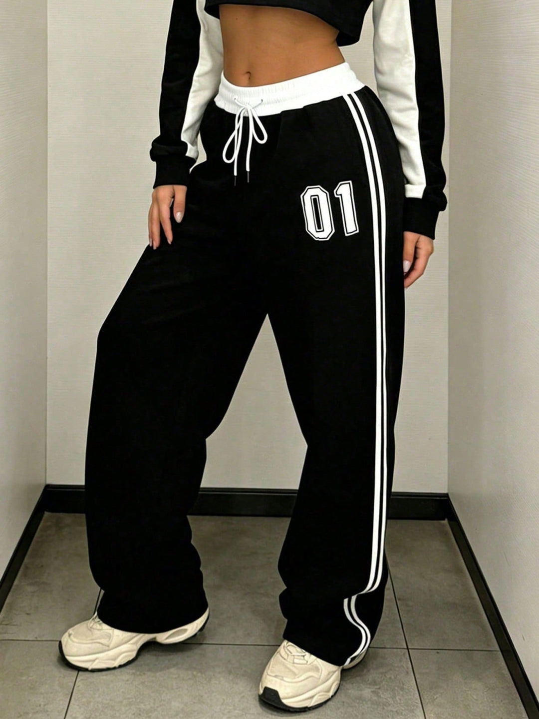 Pantaloni SHEIN, negru