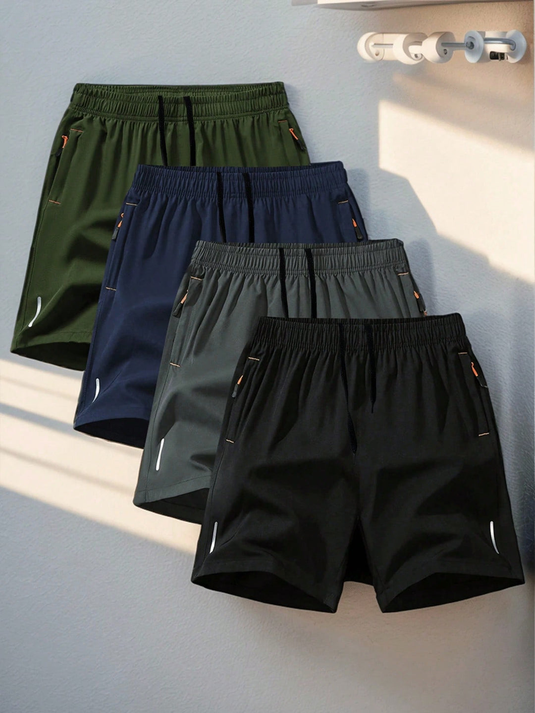 Pantaloni scurți SHEIN, auriu