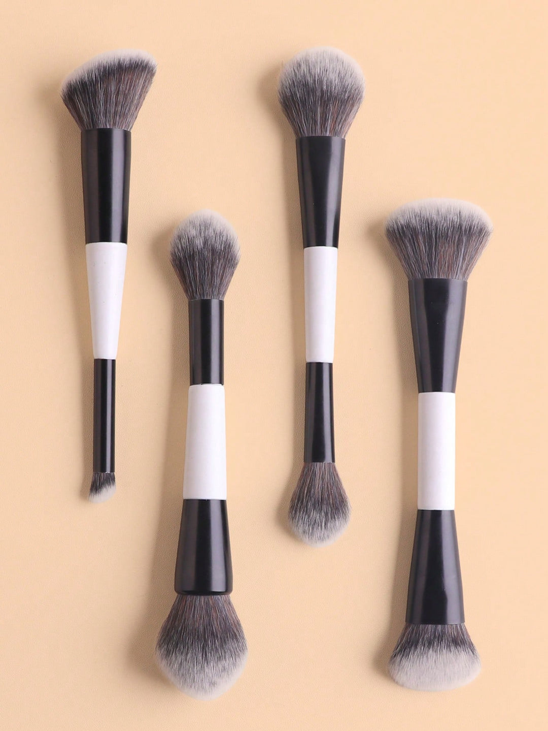 Set de perii SHEIN, mix culori