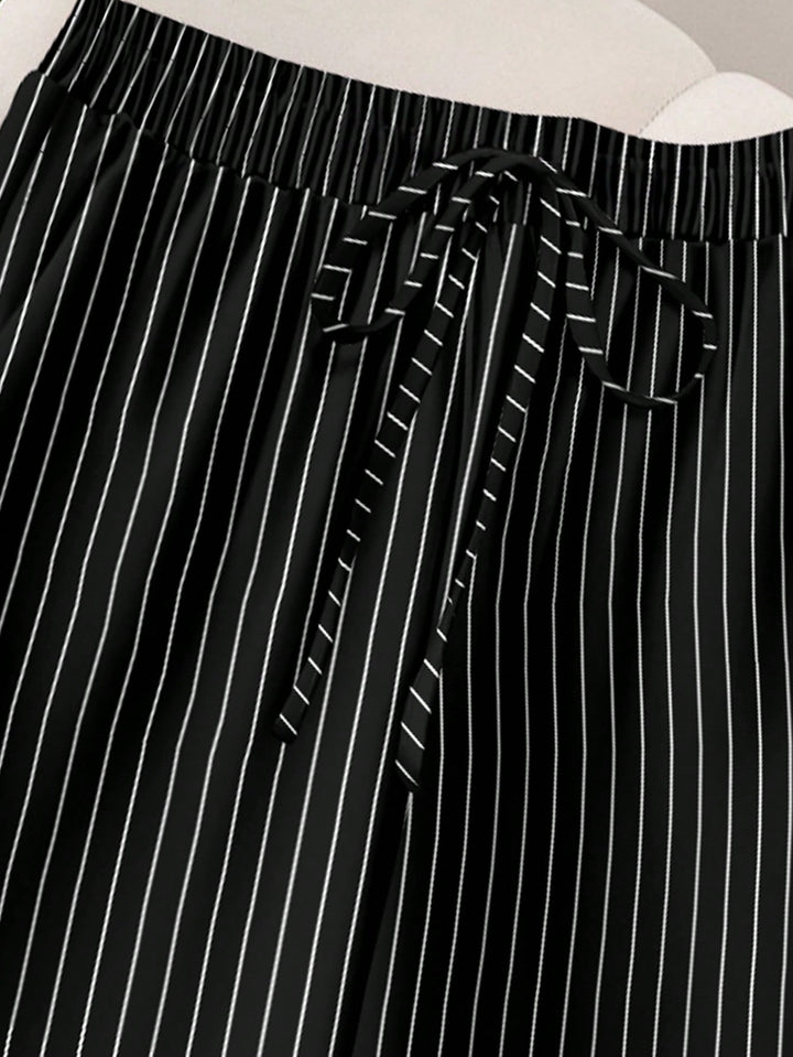 Pantaloni SHEIN, negru