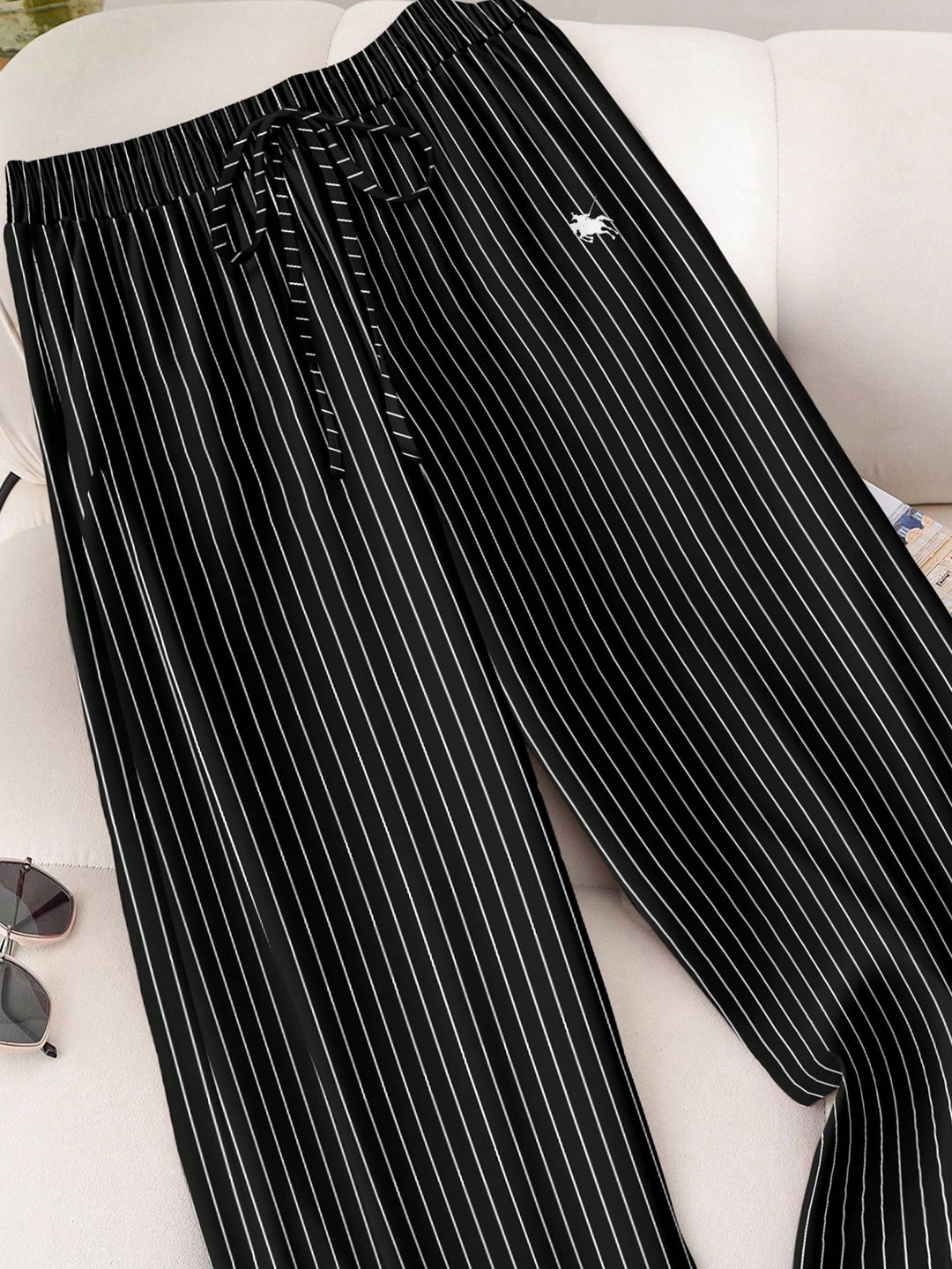 Pantaloni SHEIN, negru
