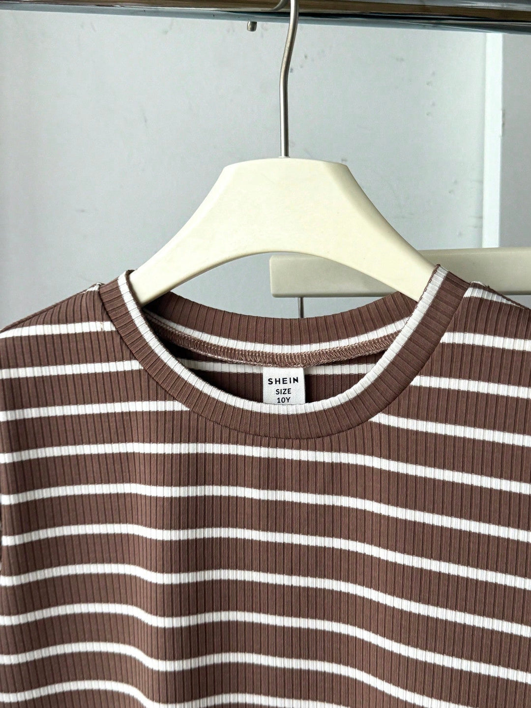 Tricou SHEIN, maro