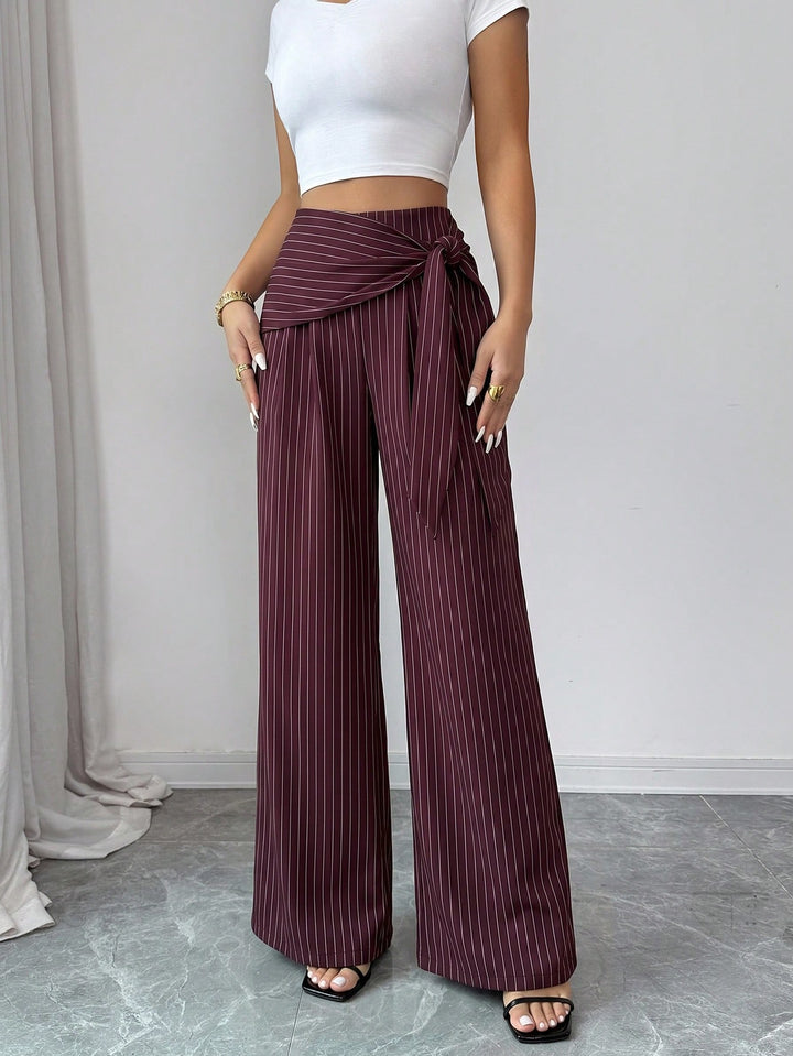Pantaloni SHEIN, vișiniu