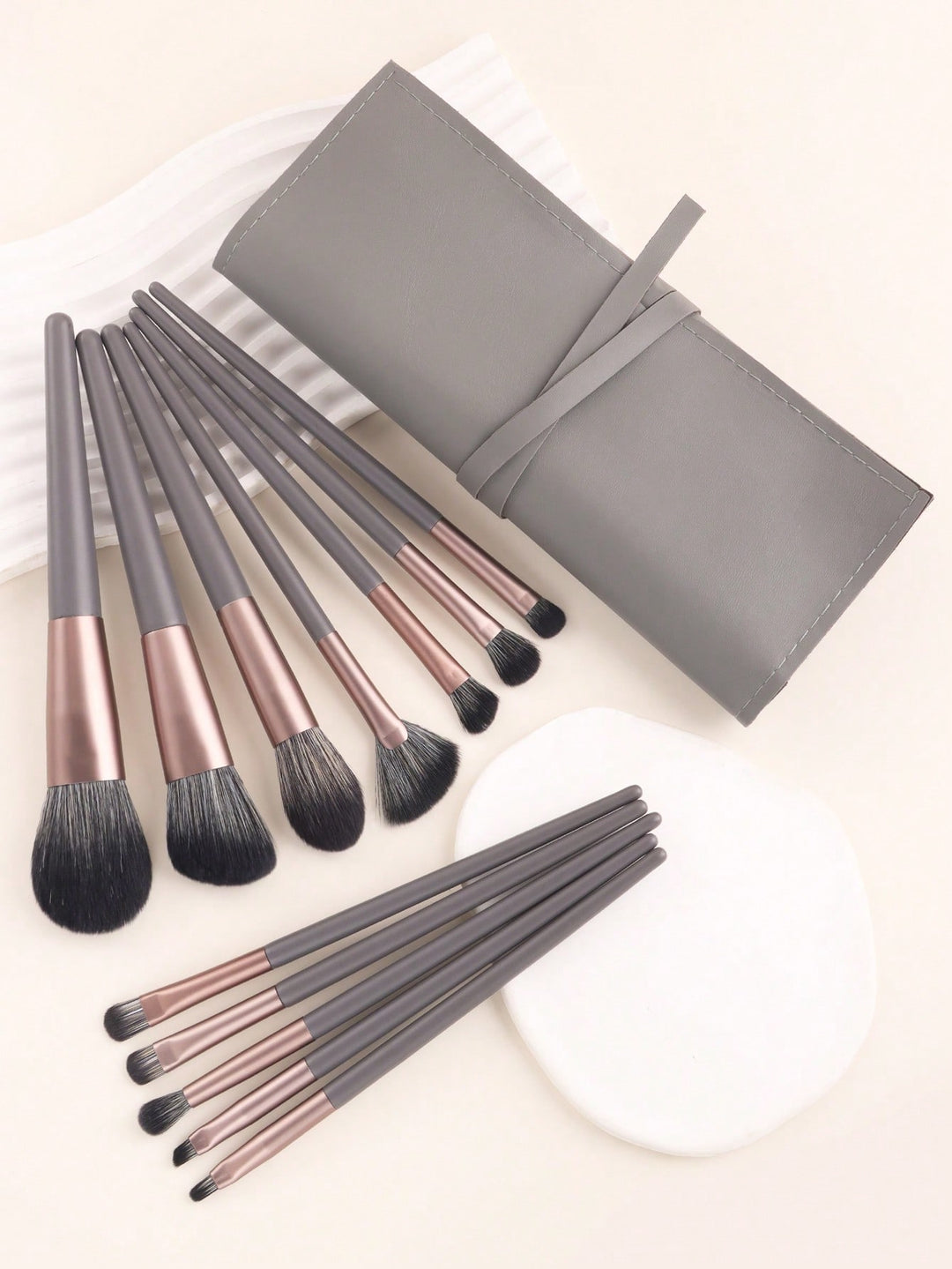 Set de perii SHEIN, mix culori