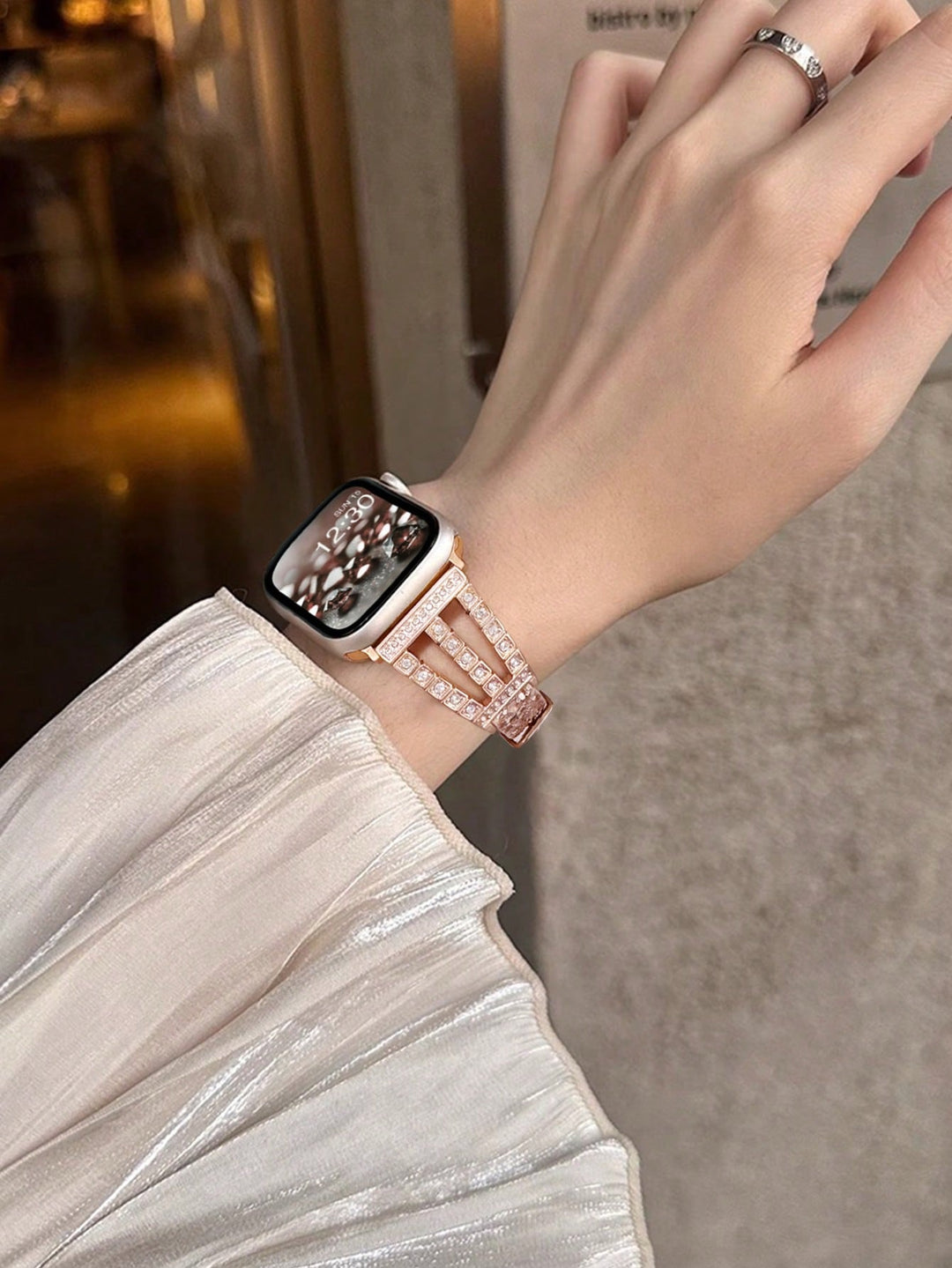 Curea smartwatch SHEIN, auriu