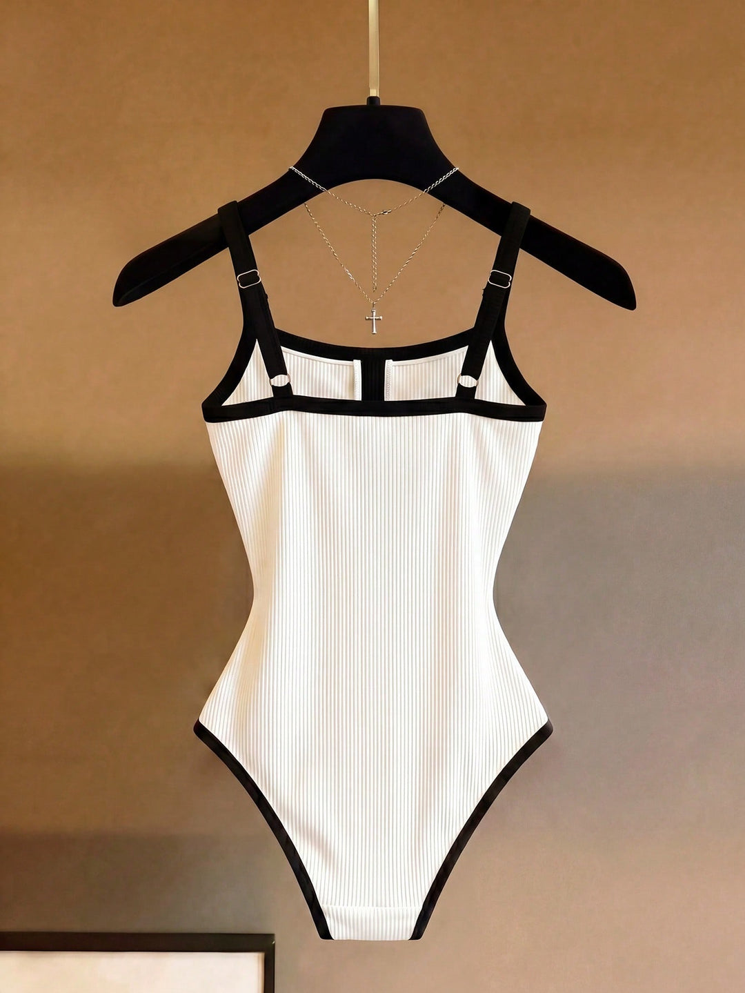 Body SHEIN, alb
