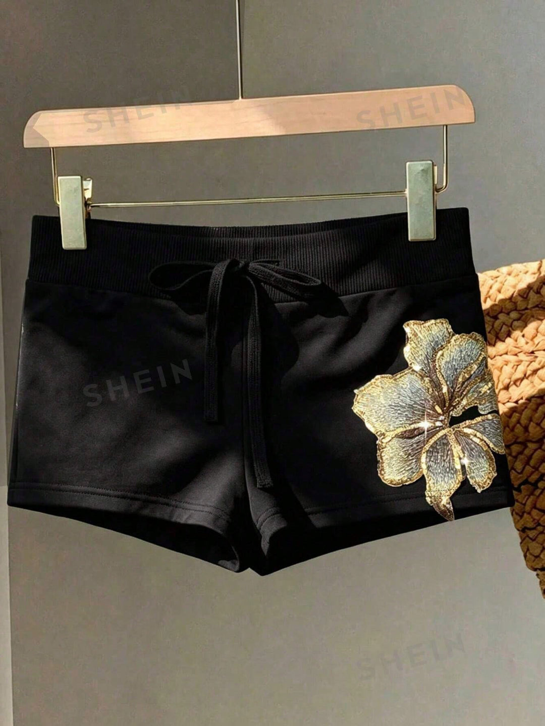 Pantaloni scurți SHEIN, negru