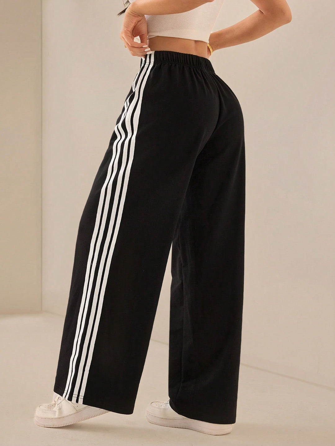 Pantaloni SHEIN, negru