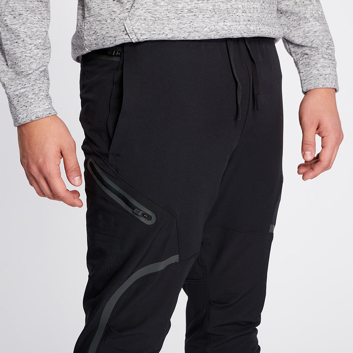 UNDER ARMOUR nadrág, fekete