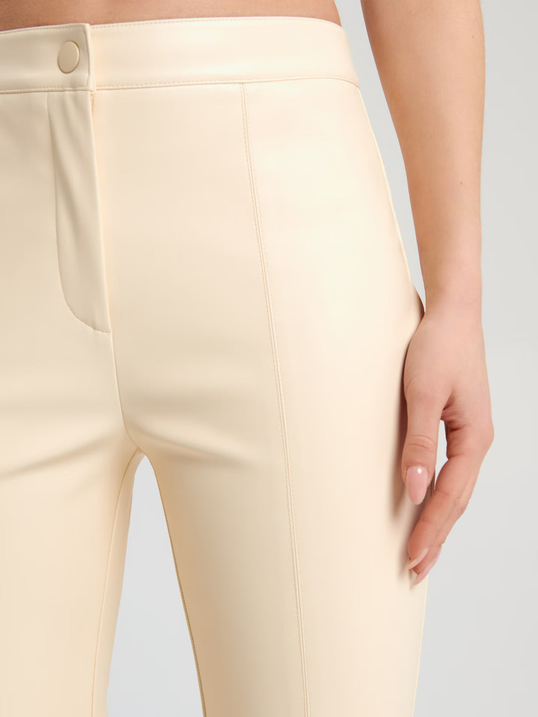 Pantaloni imitație piele SINSAY, crem