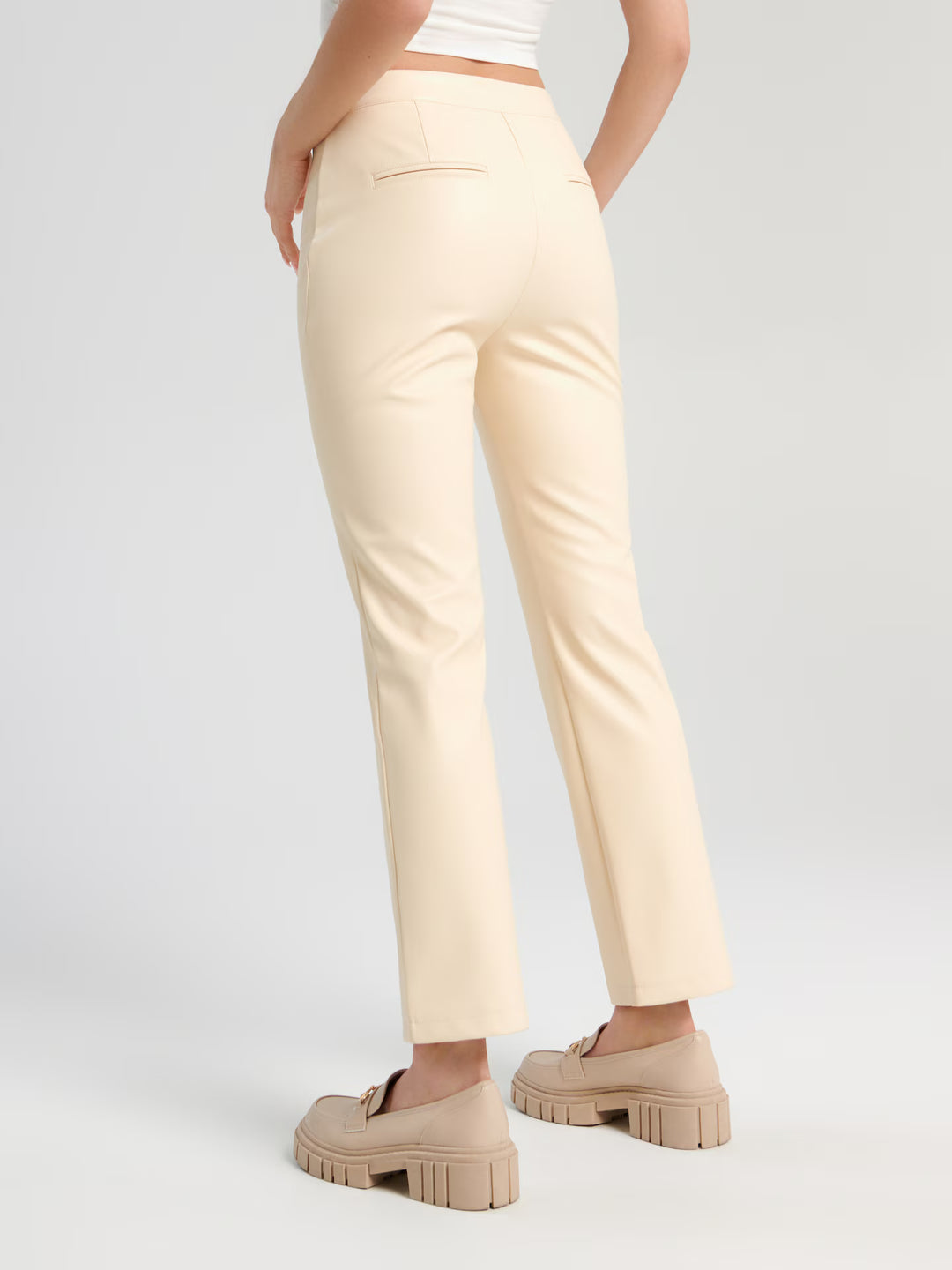 Pantaloni imitație piele SINSAY, crem