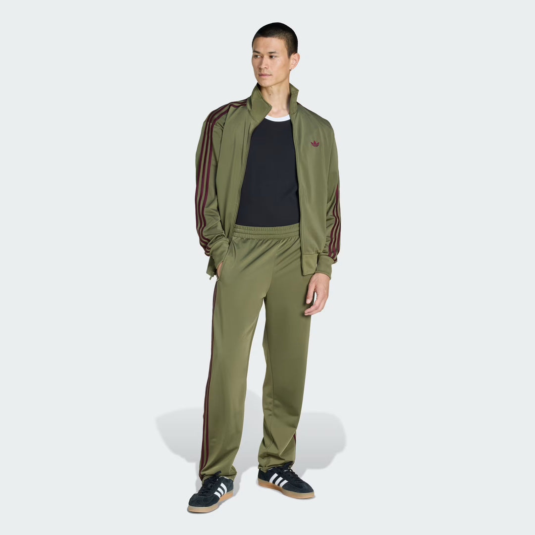 Pantaloni de trening Adidas, kaki