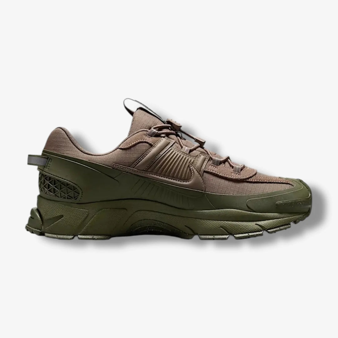 NIKE sportcipő, vegyes színek