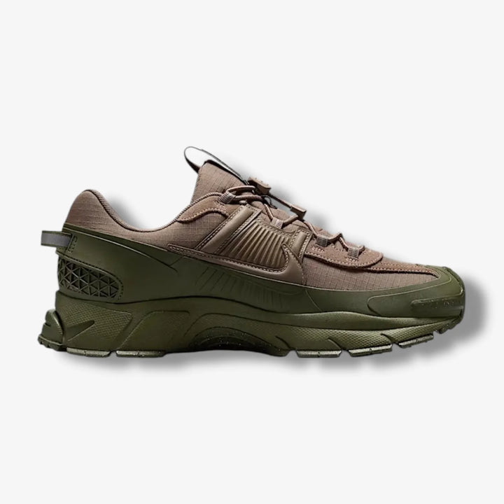 NIKE sportcipő, vegyes színek