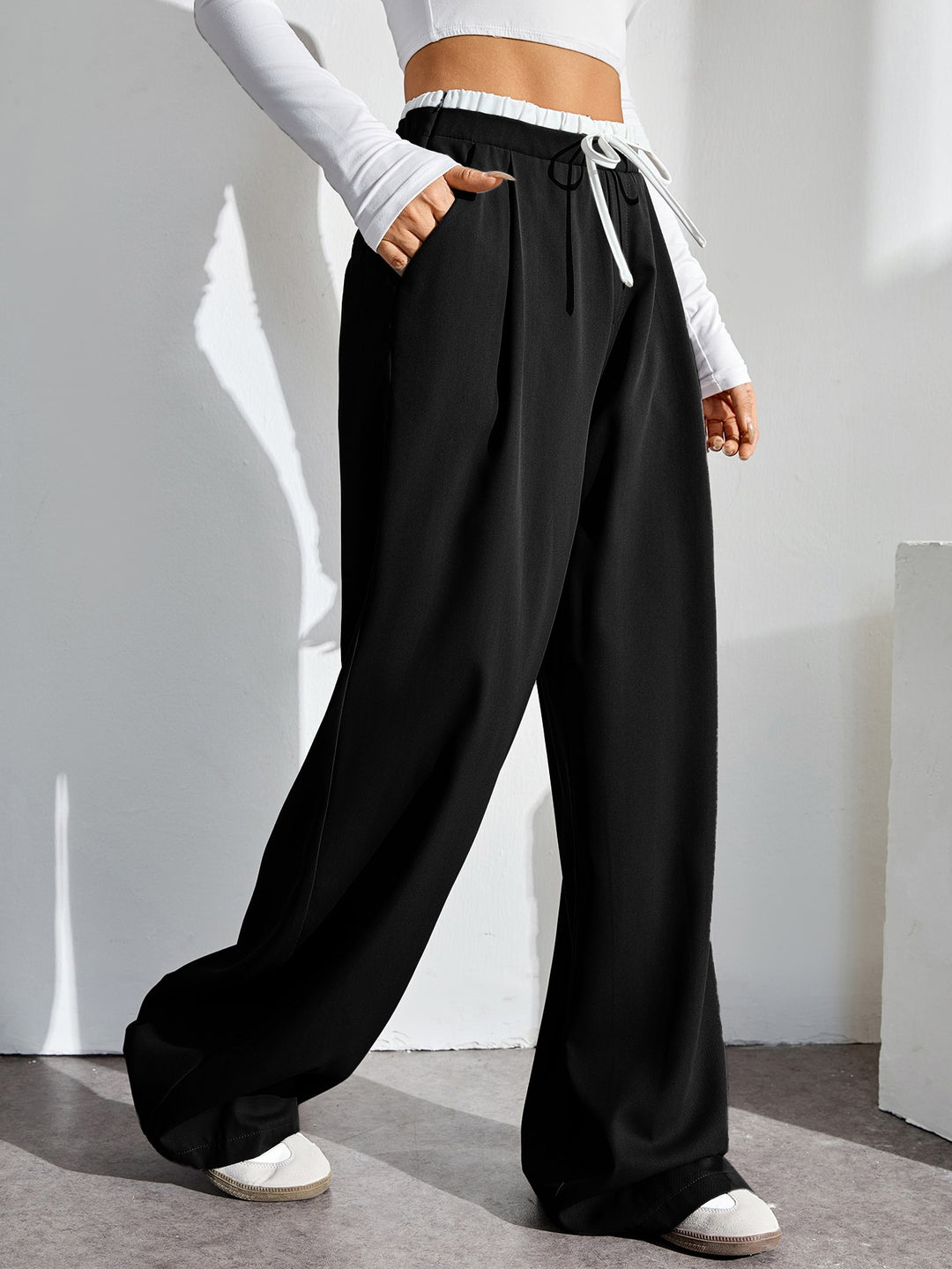 Pantaloni SHEIN, negru