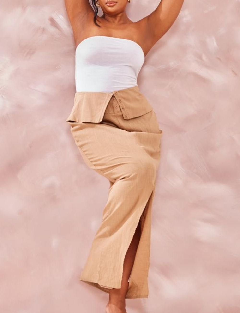 PRETTYLITTLETHING Maxi Szoknya Bézs színben