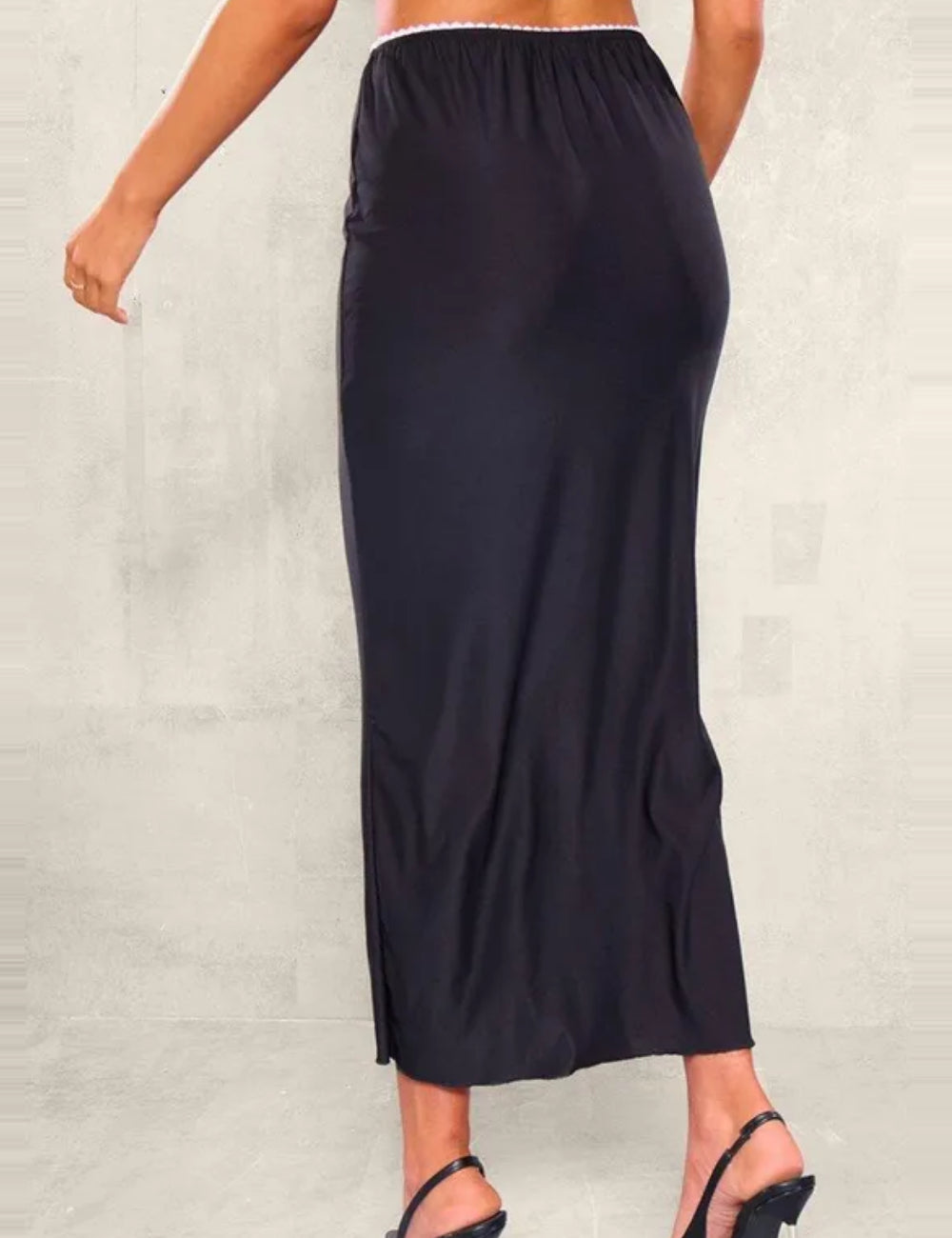 PRETTYLITTLETHING maxiszoknya, fekete