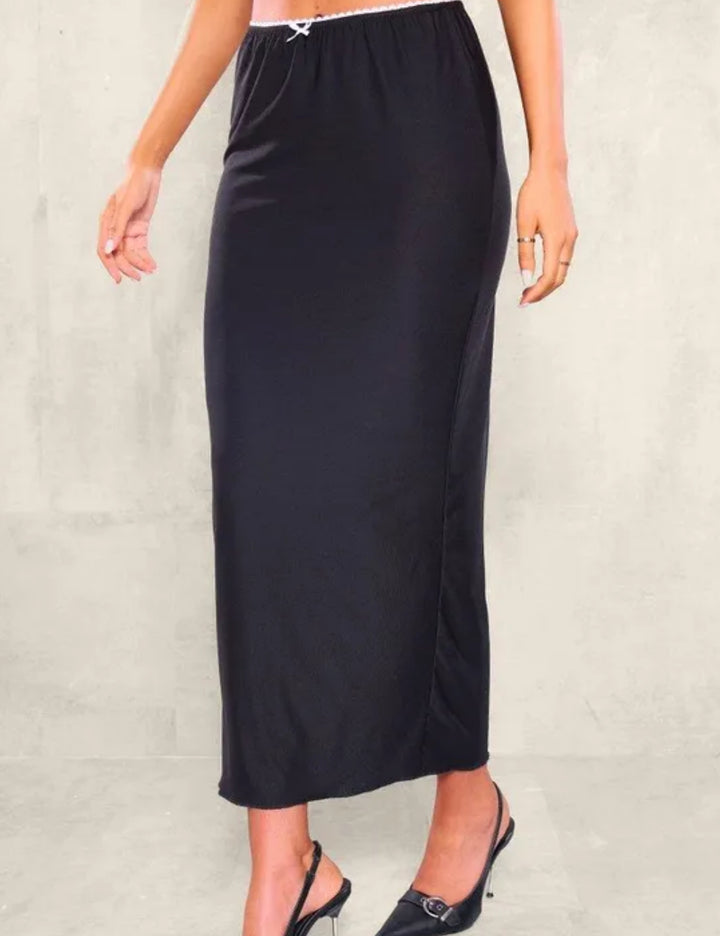 PRETTYLITTLETHING maxiszoknya, fekete