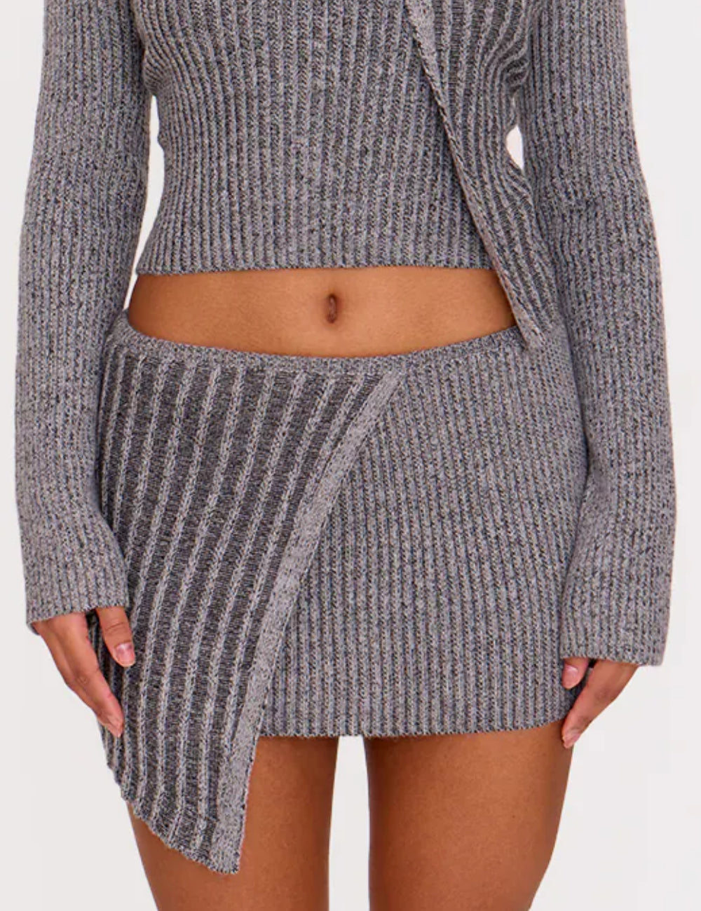 PRETTYLITTLETHING mini szoknya, szürke