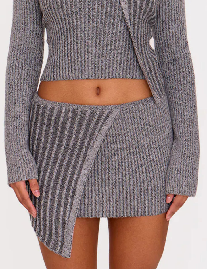 PRETTYLITTLETHING mini szoknya, szürke