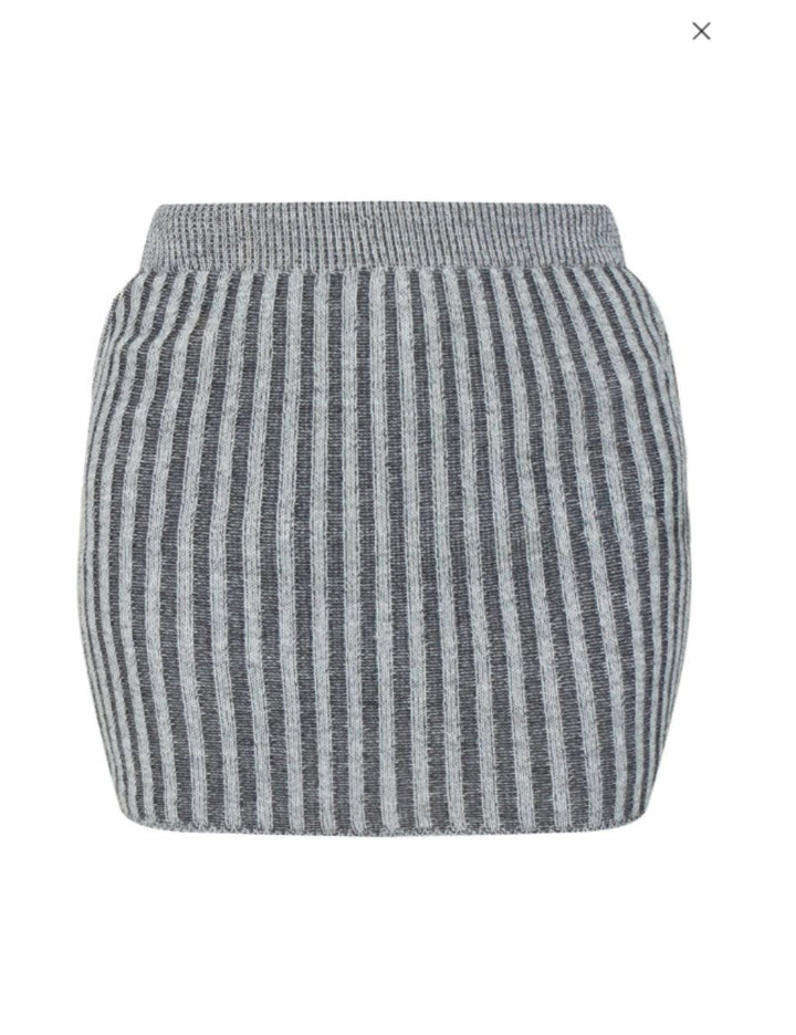 PRETTYLITTLETHING szürke miniszoknya