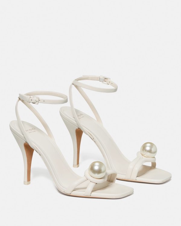 Magassarkú szandál KATE SPADE, fehér
