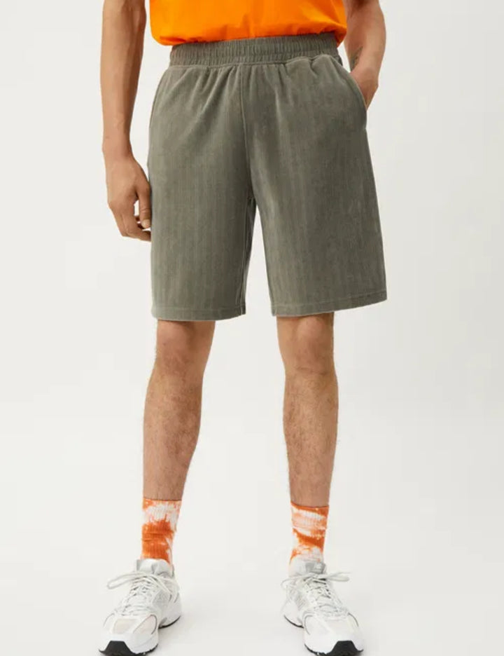 Pantaloni scurți WEEKDAY, verde