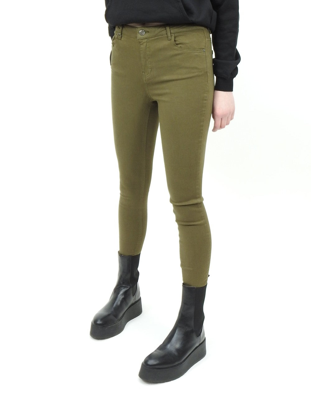 Jennyfer farmer, khaki